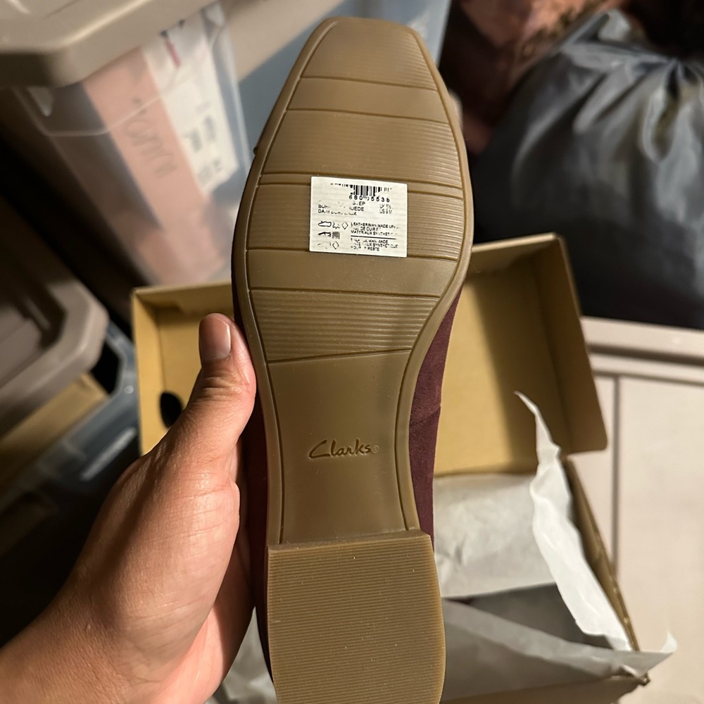 Brand new suede Clark’s - Picture 3 of 4